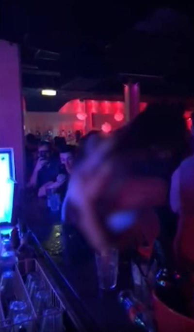 สาวเต้นเปลือย