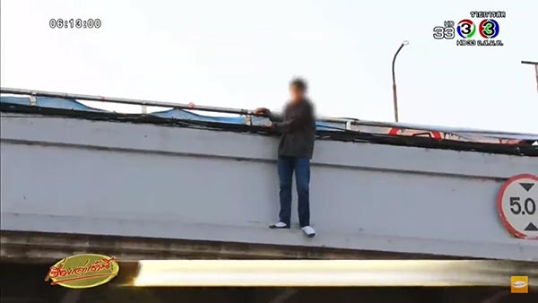 ฆ่าตัวตายประชดรัก