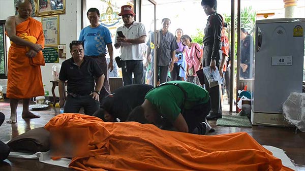 พระผูกคอตาย