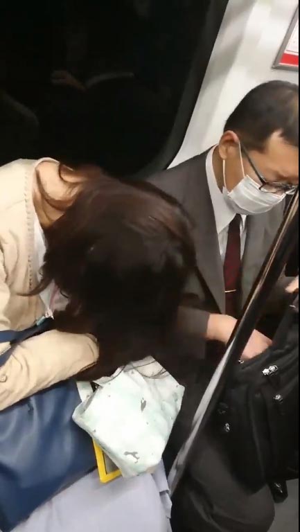 มือถือตีหัว