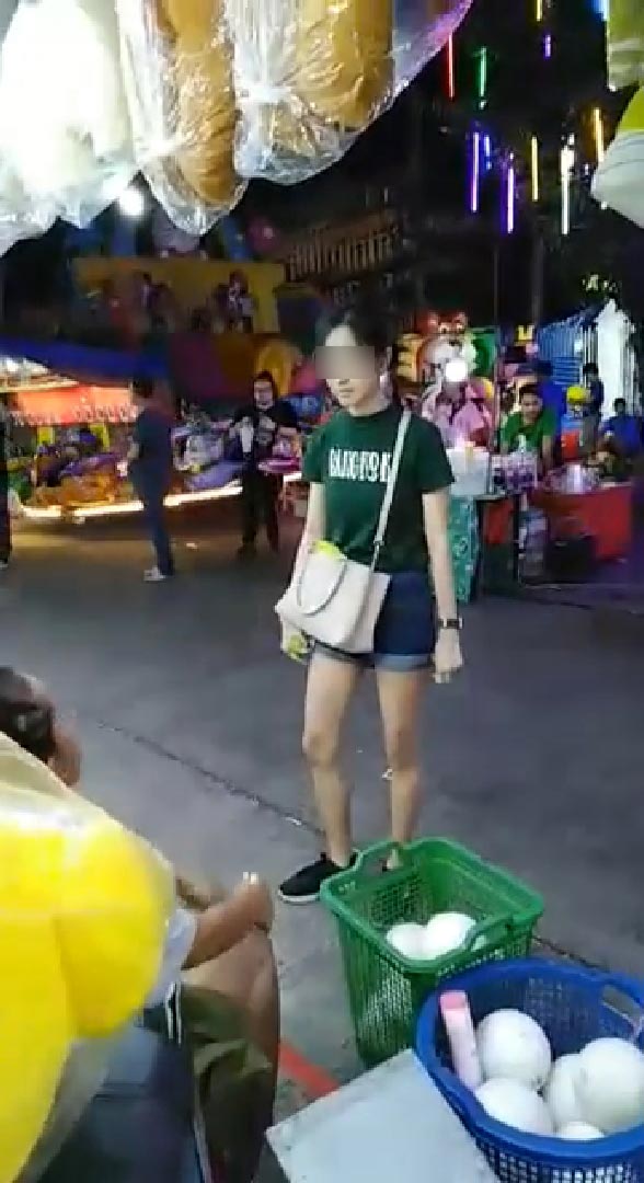 แม่ค้าทะเลาะลูกค้า