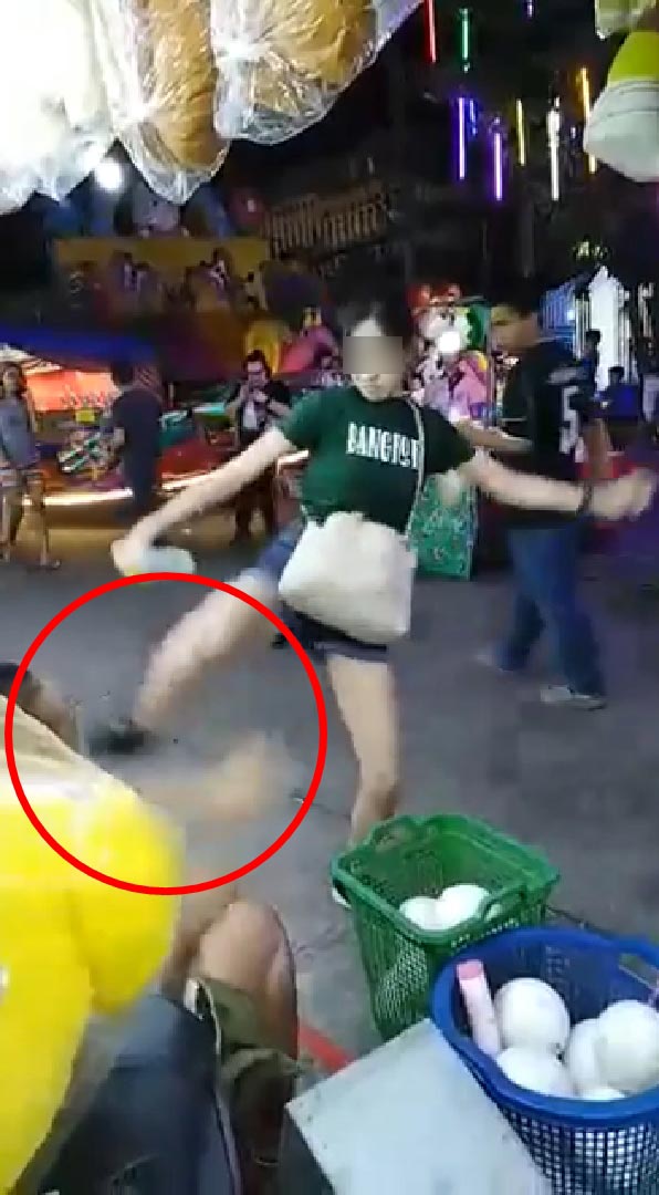 แม่ค้าทะเลาะลูกค้า