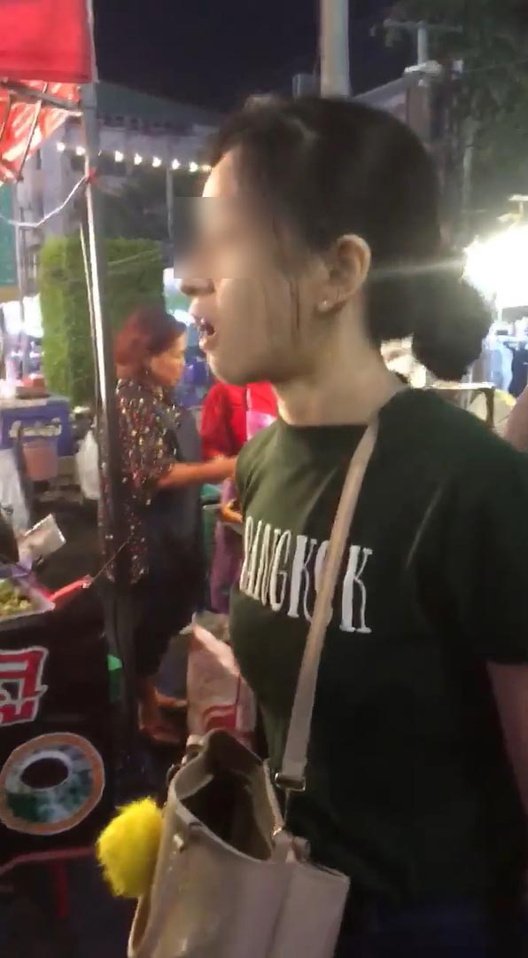 แม่ค้าทะเลาะลูกค้า