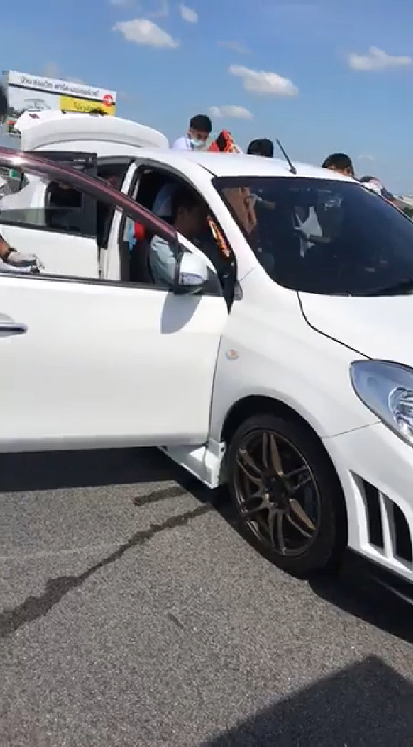 หมดสติบนรถ