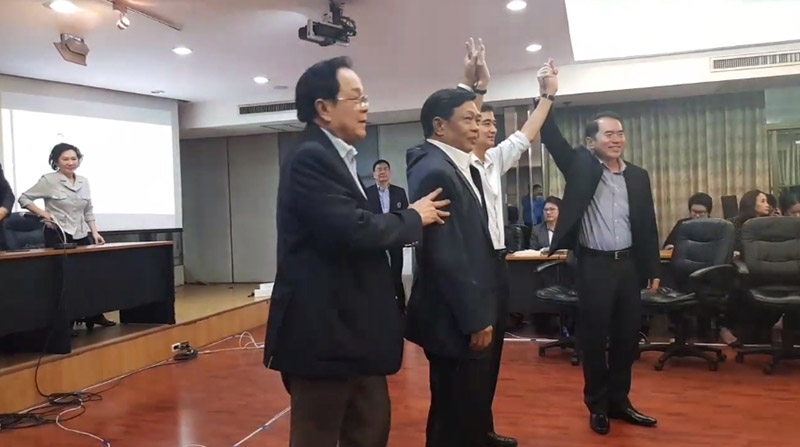 อภิสิทธิ์ เวชชาชีวะ