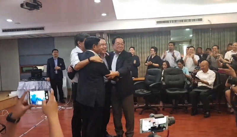 อภิสิทธิ์ เวชชาชีวะ