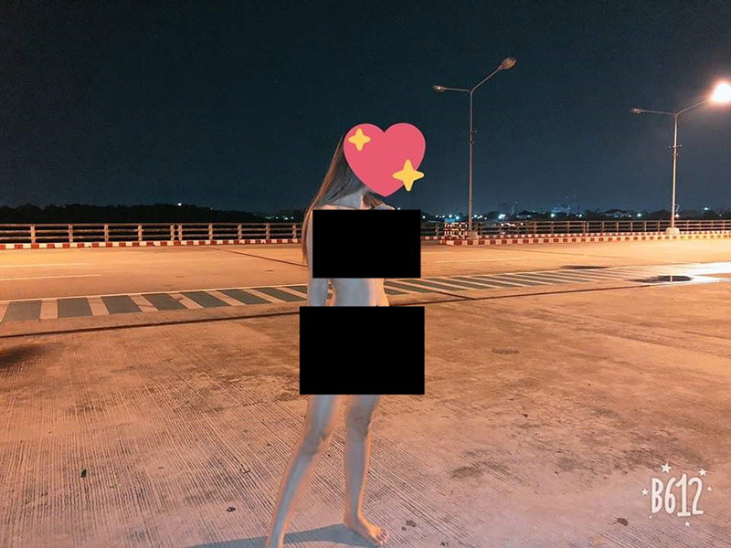 แก้ผ้าถ่ายรูป