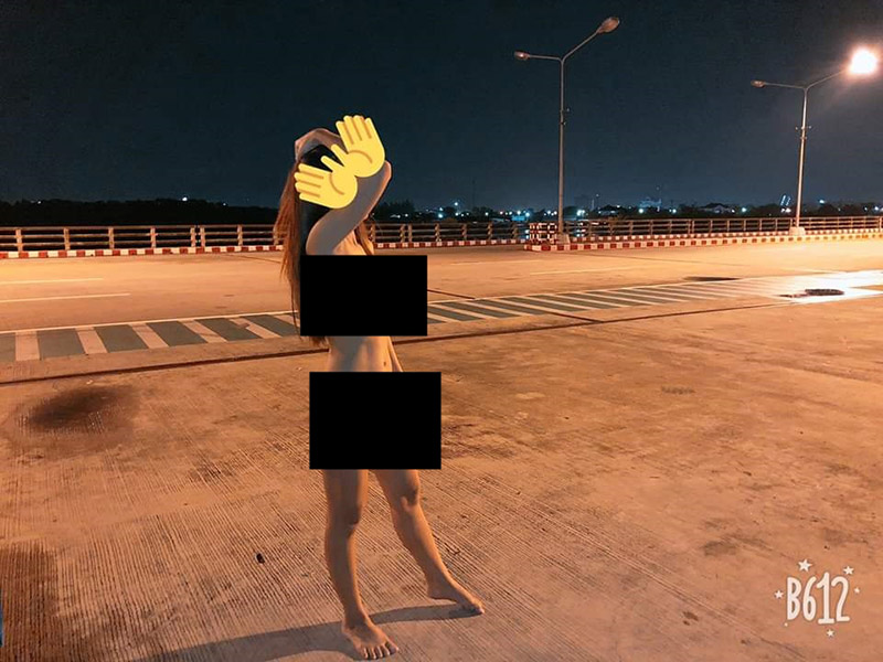 แก้ผ้าถ่ายรูป