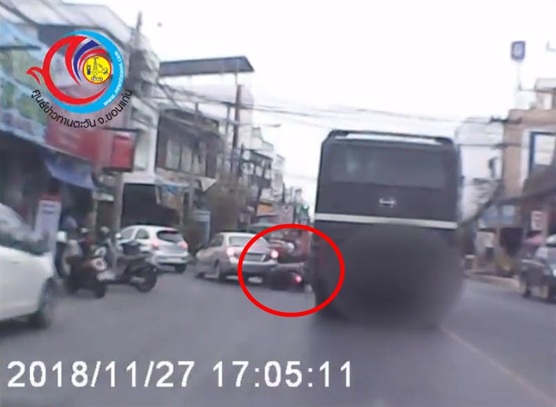 รถบัสทับเด็ก