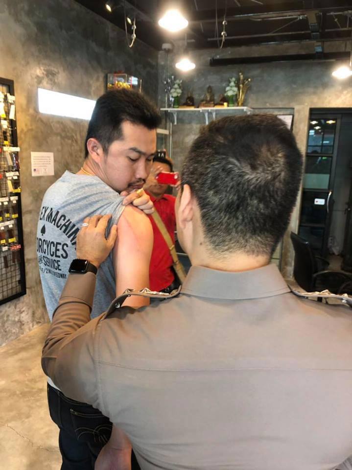 จี้ร้านขายปืน