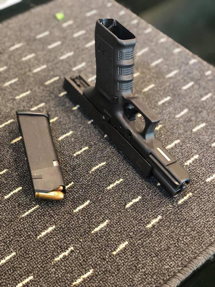 จี้ร้านขายปืน