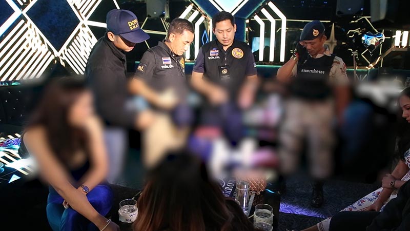 ผับทูมอโรว์แลนด์