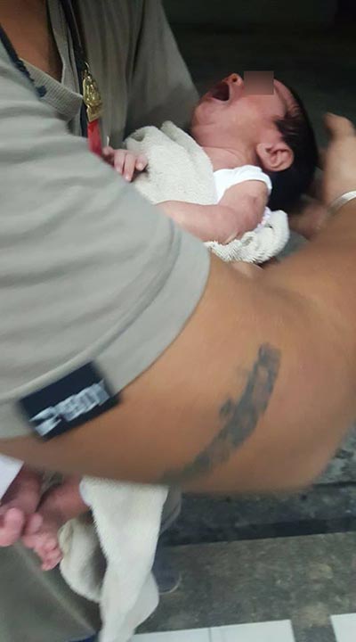 เด็กถูกทิ้งในถังขยะ