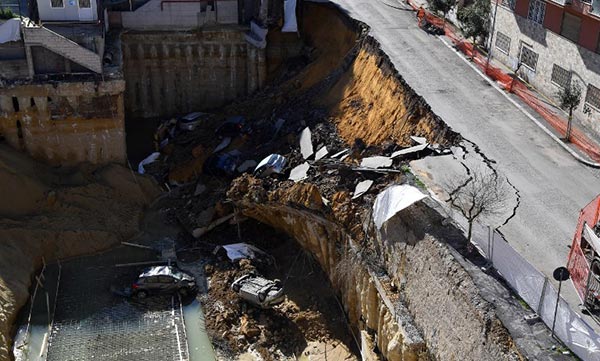 หลุมยักษ์