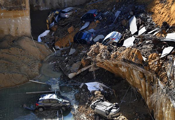 หลุมยักษ์