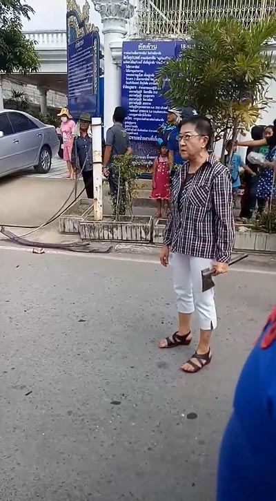 ป้าทุบรถ