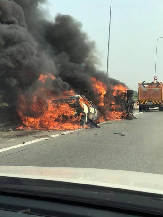 รถเก๋งชนรถตู้