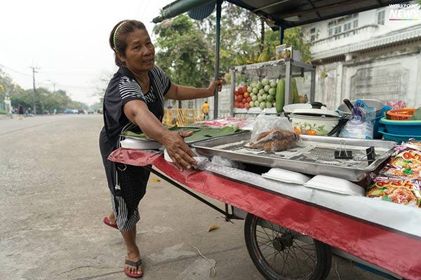 ขายของข้างทาง
