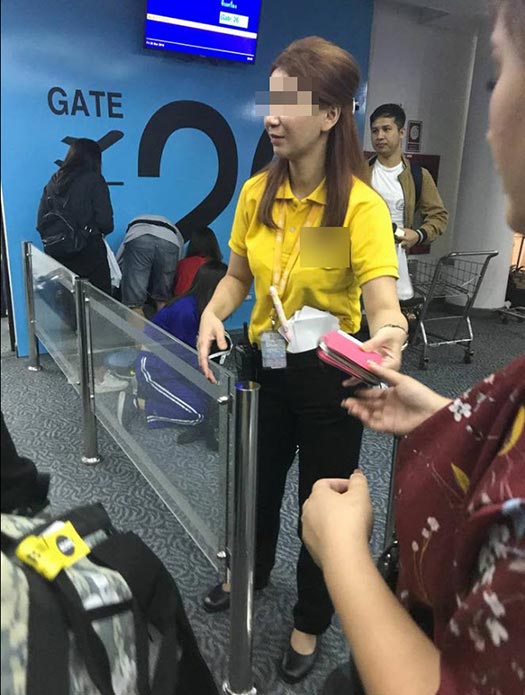 โวยเจ้าหน้าที่สายการบิน