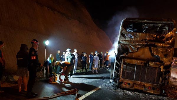 ไฟไหม้รถบัส