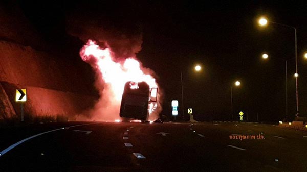 ไฟไหม้รถทัวร์