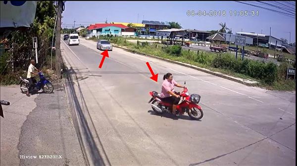 เก๋งชนมอเตอร์ไซค์