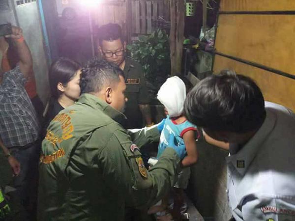 พ่อทำร้ายลูก