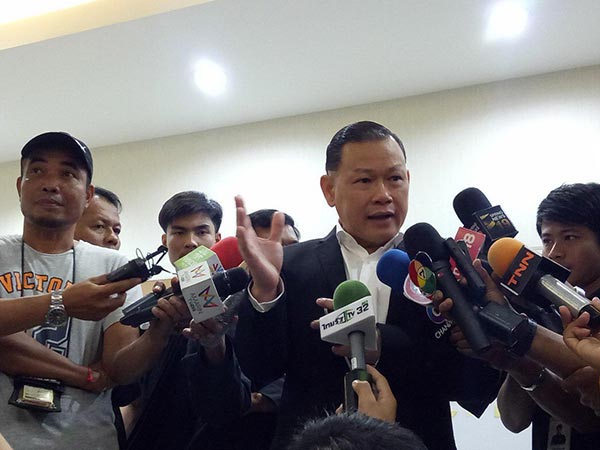 สันธนะ ประยูรรัตน์