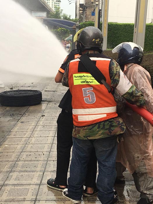 ไฟไหม้รถเมล์