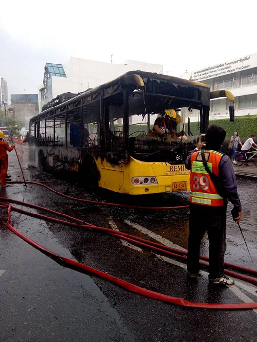 ไฟไหม้รถเมล์