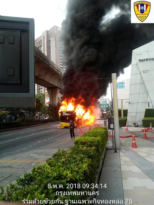 ไฟไหม้รถเมล์