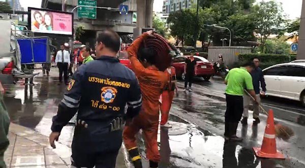 ไฟไหม้รถเมล์