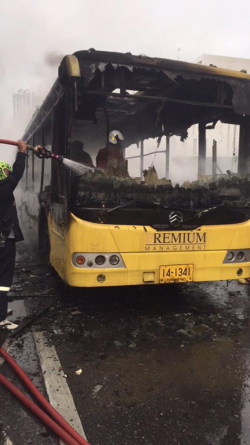 ไฟไหม้รถเมล์