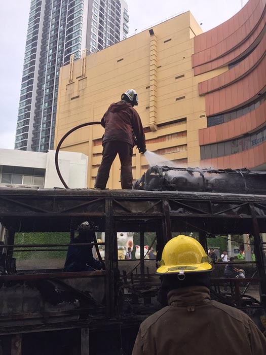 ไฟไหม้รถเมล์