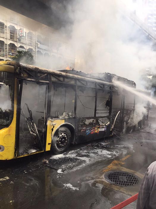 ไฟไหม้รถเมล์