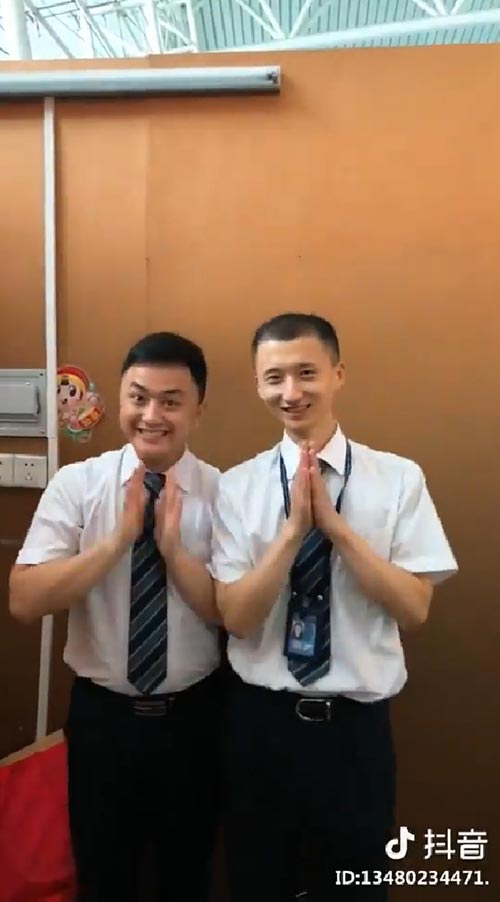 สาวคล้องมาลัย