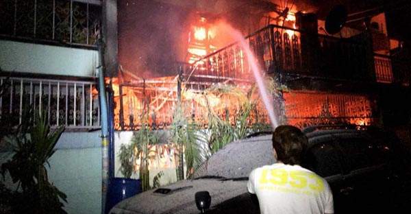 ไฟไหม้บ้าน