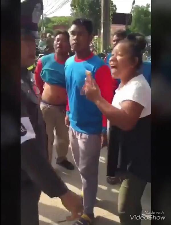 ต่อยตำรวจ