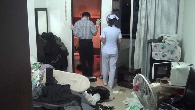 ตายเปลือยปริศนา