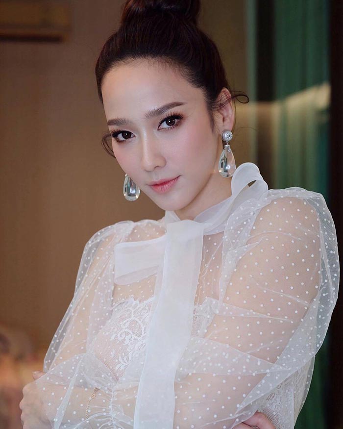 แต่งหน้าเจ้าสาว