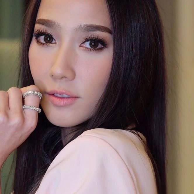 แต่งหน้าเจ้าสาว