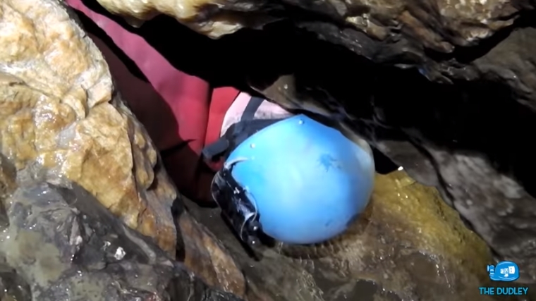 พิชิตถ้ำแคบ