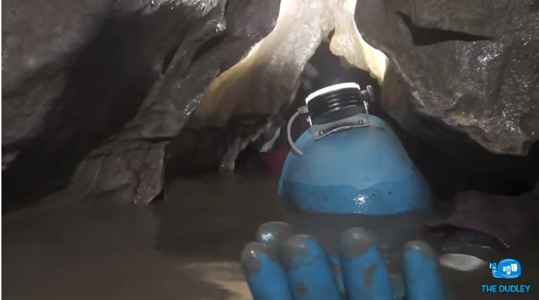 พิชิตถ้ำแคบ