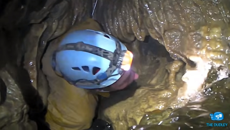 พิชิตถ้ำแคบ