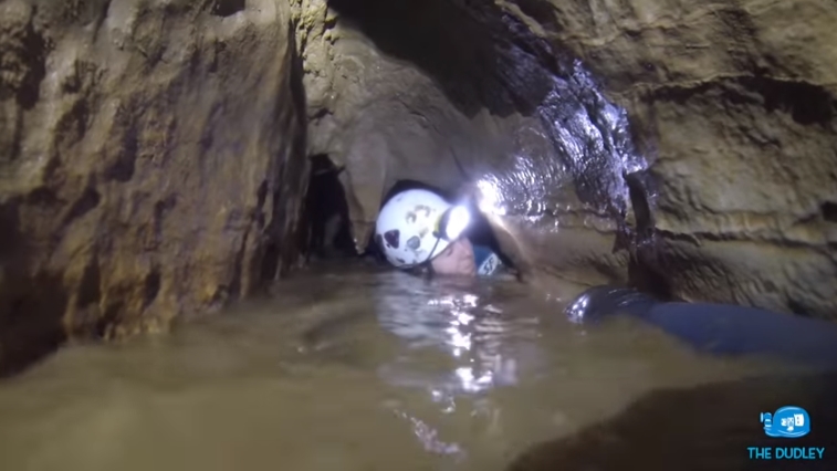 พิชิตถ้ำแคบ