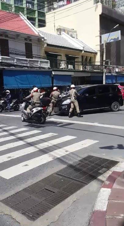 ล้อมจับ