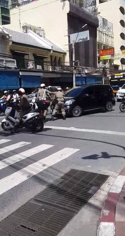 ล้อมจับ