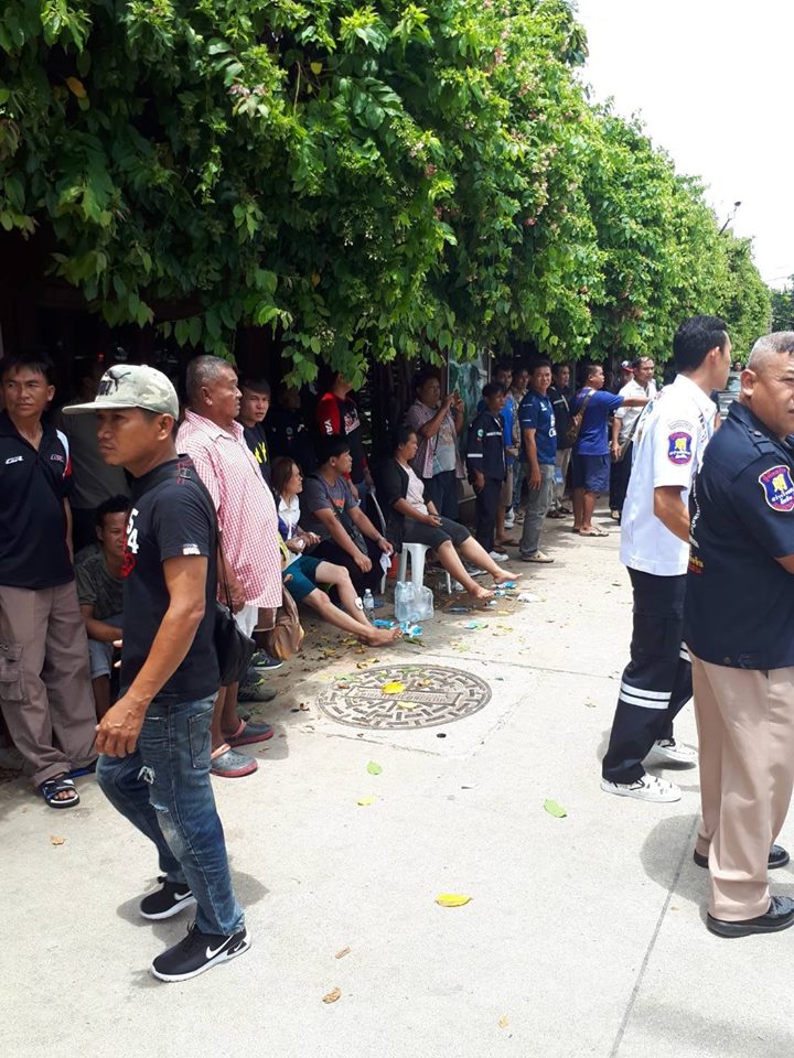 พื้นไม้ถล่ม