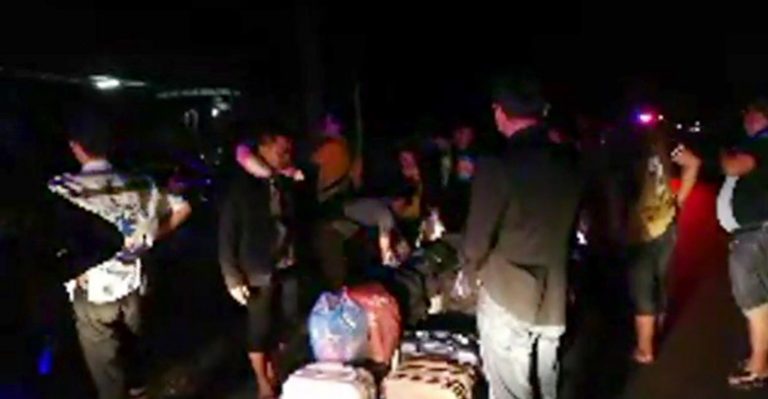 รถทัวร์แหกโค้ง