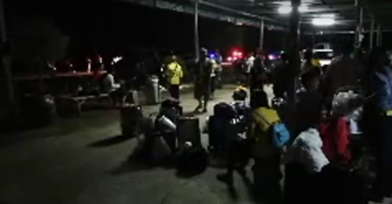 รถทัวร์แหกโค้ง